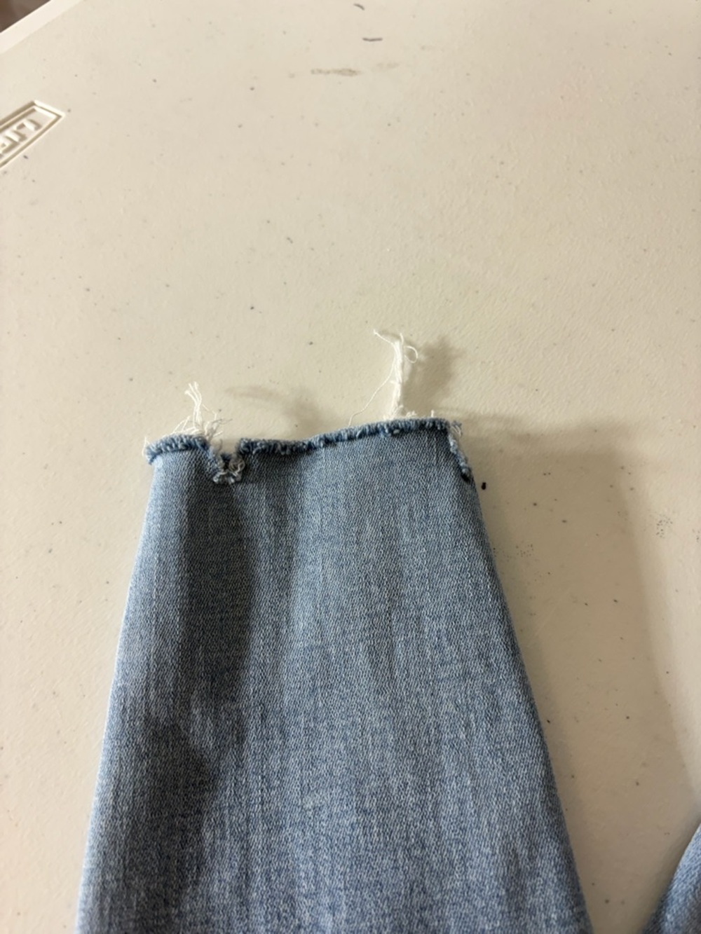 American Eagle Outfitters Light Wash Distressed Skinny Jeans 1922 - Picture 4 of 13